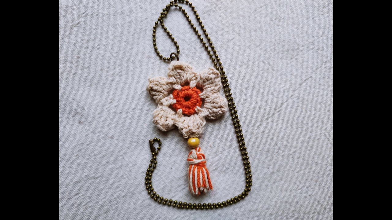 Collana con margherita all'uncinetto