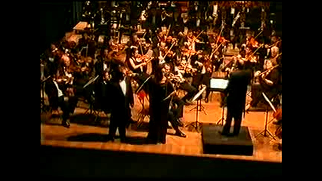 La Traviata E strano, brindisi