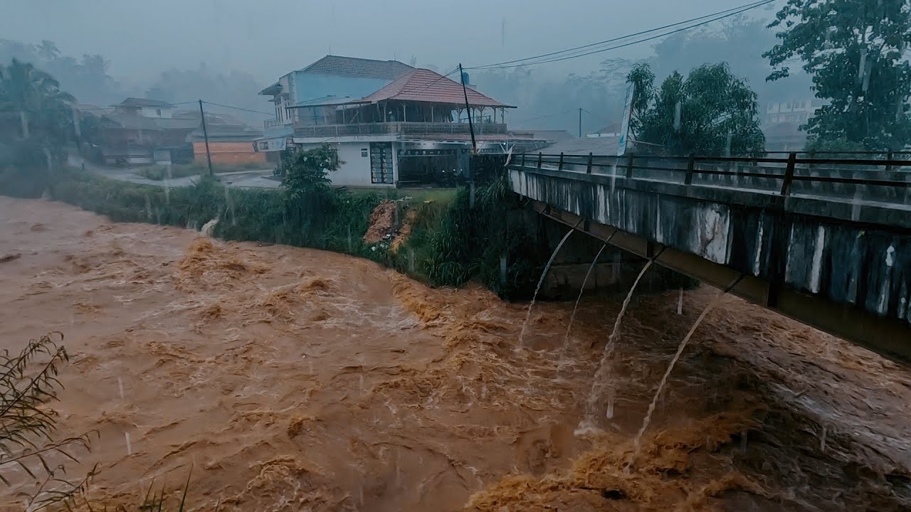 Ngeri, Takut Hanyut Banjir‼️Hujan Deras Di Sertai Gemuruh Petir Di Pedesaan Jawa Barat