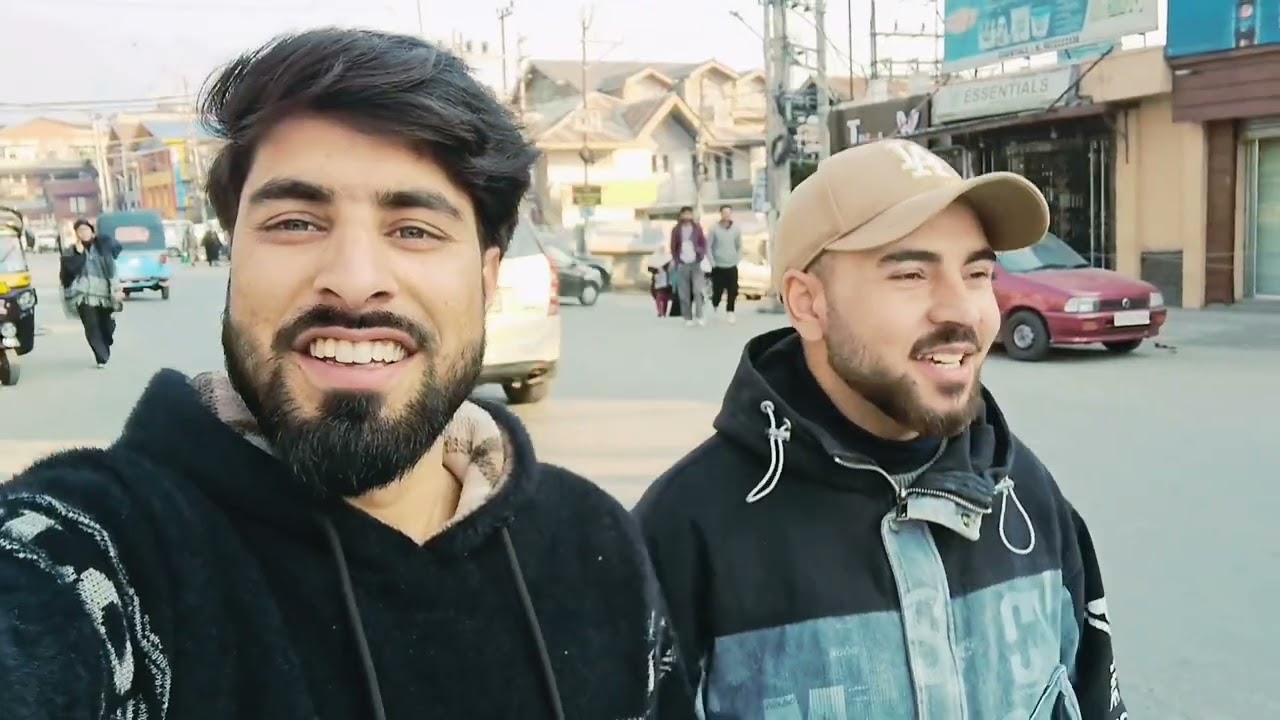 My day 17 vlogs. #lifestyle #rajbagh srinagar 