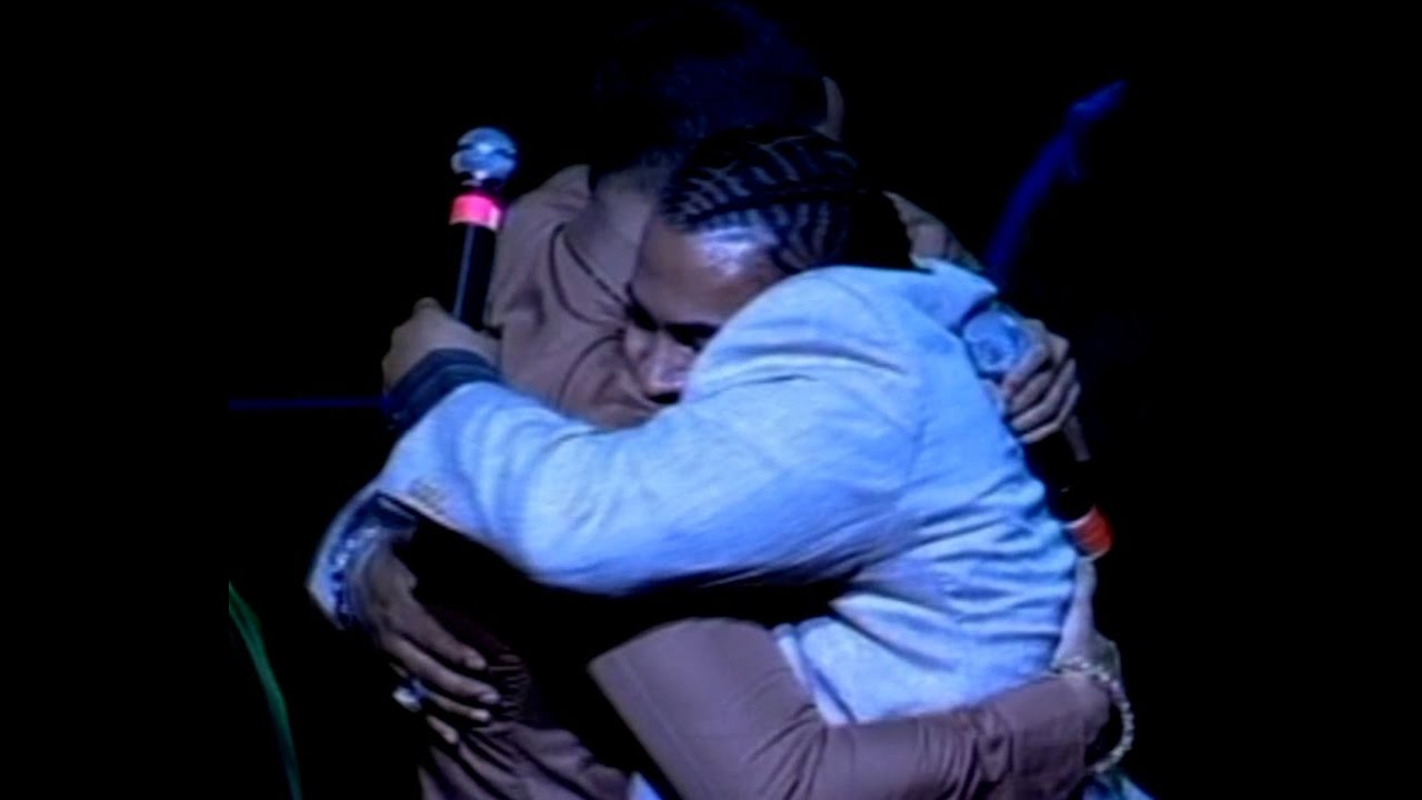 Ella y Yo - Aventura feat Don Omar (Live)