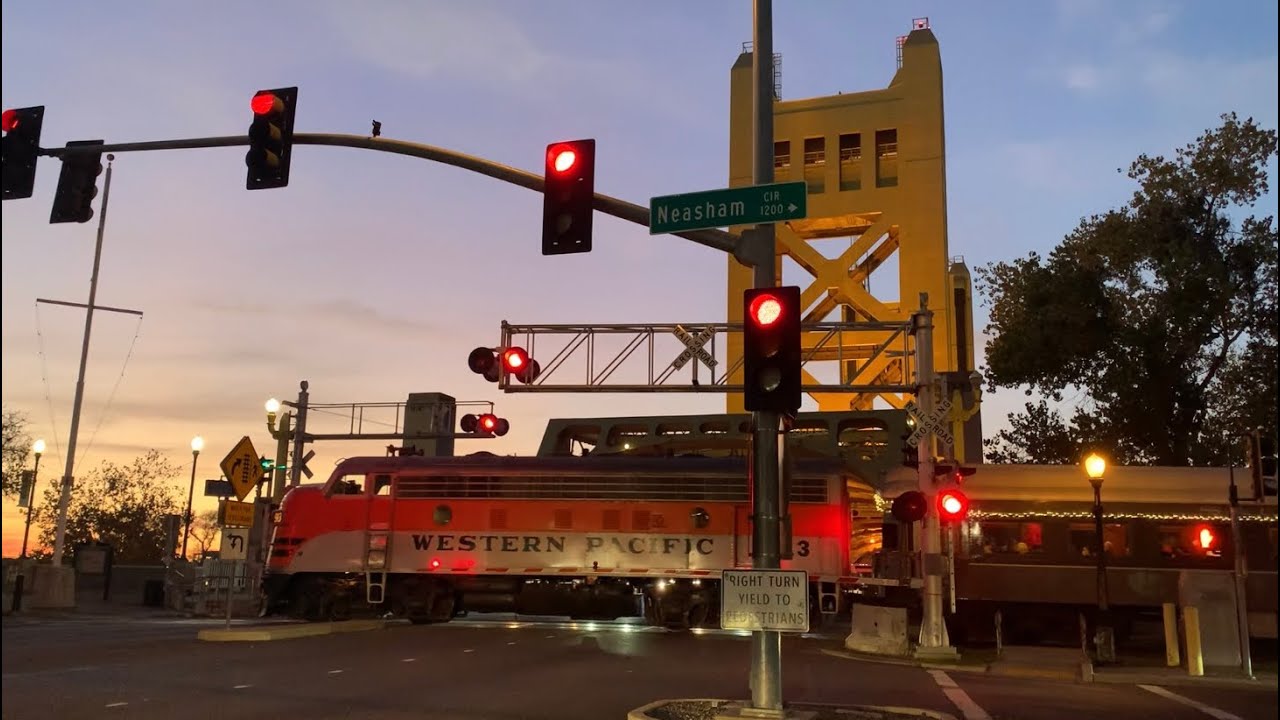 WP 913 Leads SSRR Polar Express Holiday Train, Capitol Mall Railroad Crossing, Sacramento CA