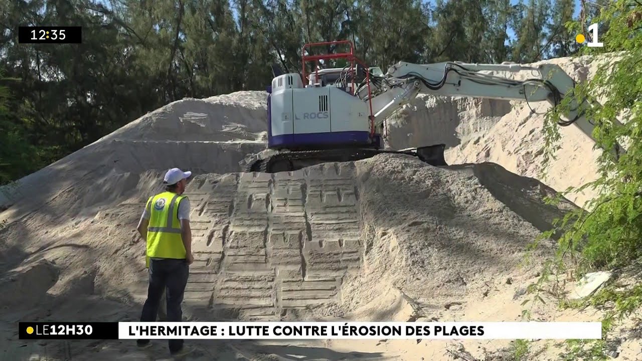 A l'Hermitage les Bains, pour contrer le phénomène d'érosion, des opérations de réensablement
