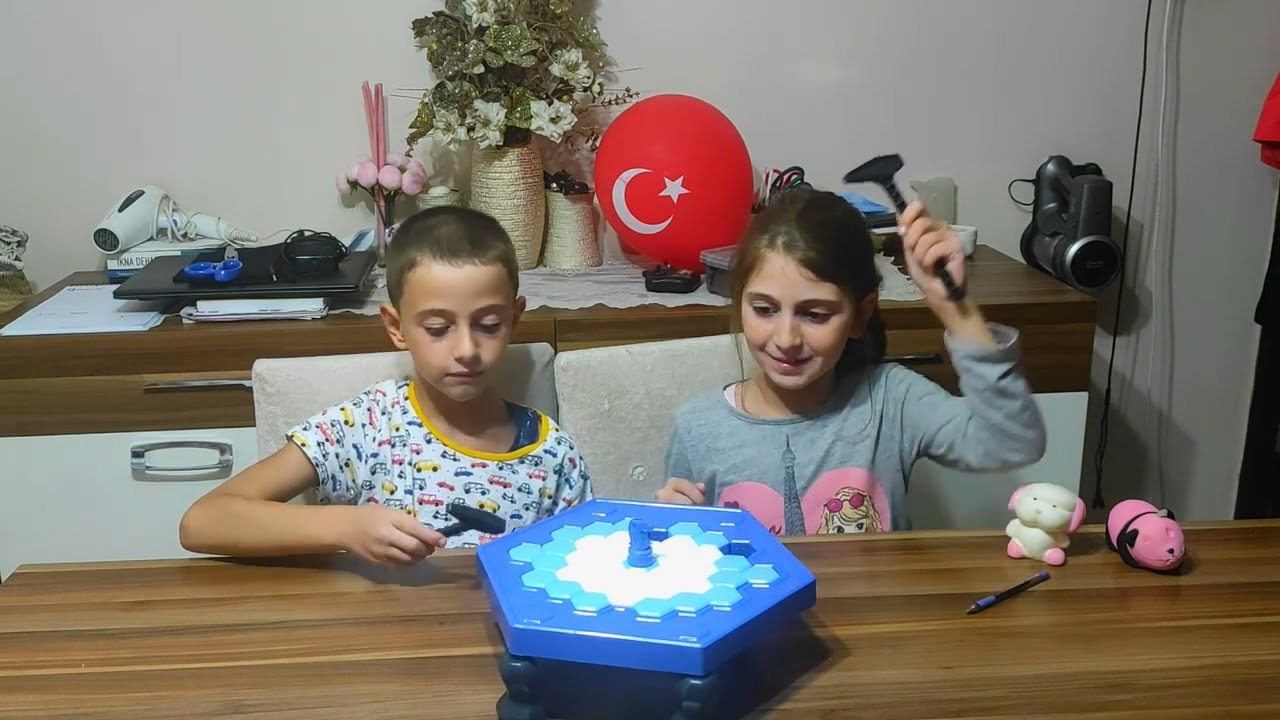 At Düşürmeli Buz Tuzağı Oyunu Kutu Açılışı | Buz Kırma Oyunu Oynadık
