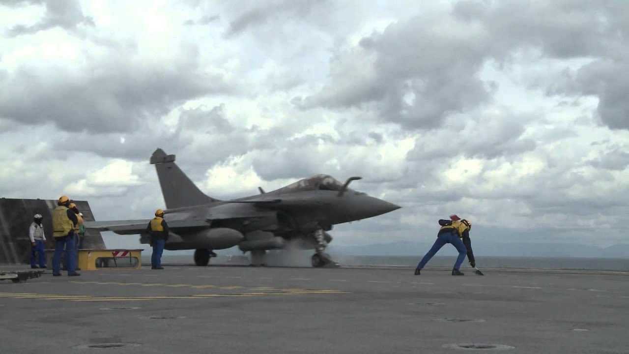 Arromanches: décollages et appontages à bord du Charles de Gaulle