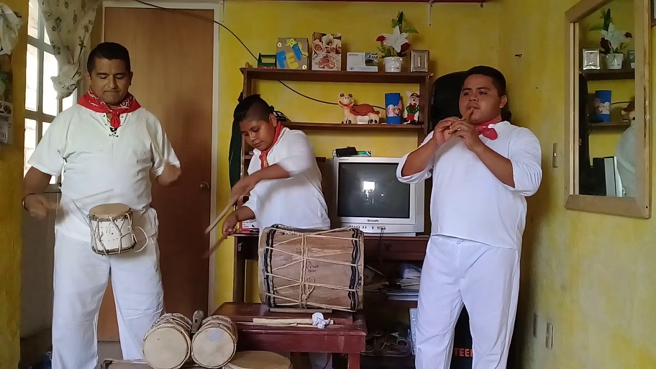 Zapateado el tigre  ( tamborileros los hombres del sureste )