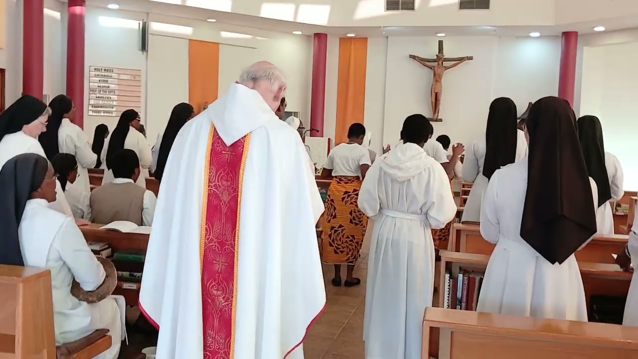 Entrance procession by the Missionary Benedictine Sisters of Tutzing in Windhoek,  Namibia 🇳🇦