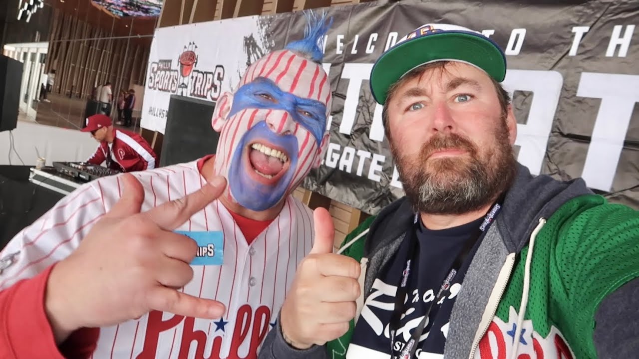 A Wild Day Tailgating At Phillies Game - Trying Philadelphia Water Ice & Crabfries / Crazy Mascots