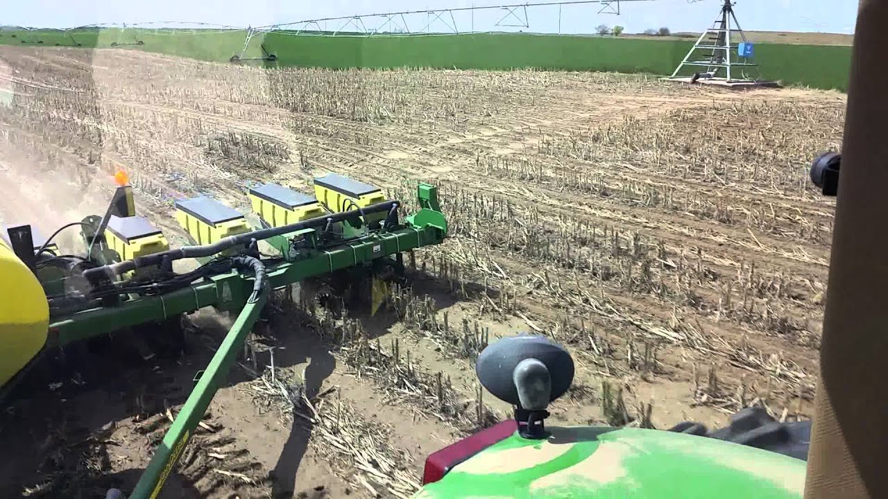 John Deere 8520 and John Deere 1770NT planter