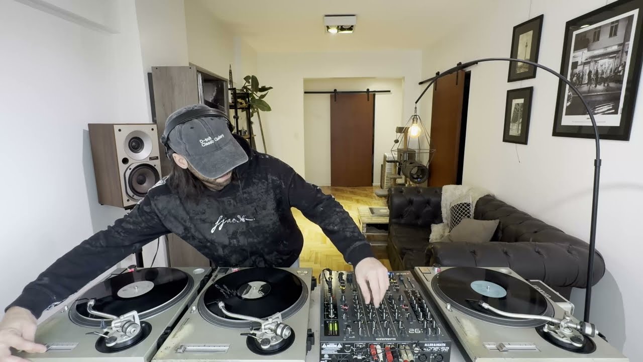 THREE DECKS OLD & NEW TECHNO VINYL MIX | by CHIRI (E110101)