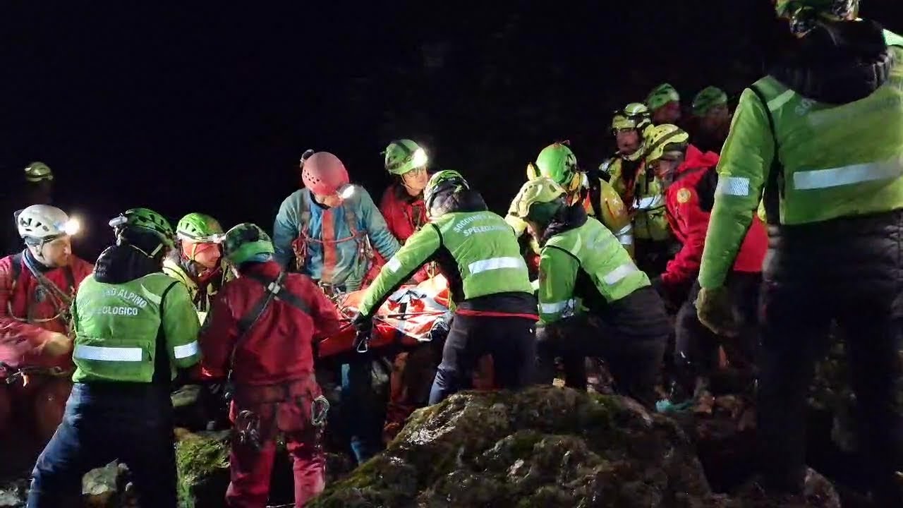 Speleologa salvata dopo 80 ore: il video delle operazioni di soccorso nell'Abisso di Fonteno