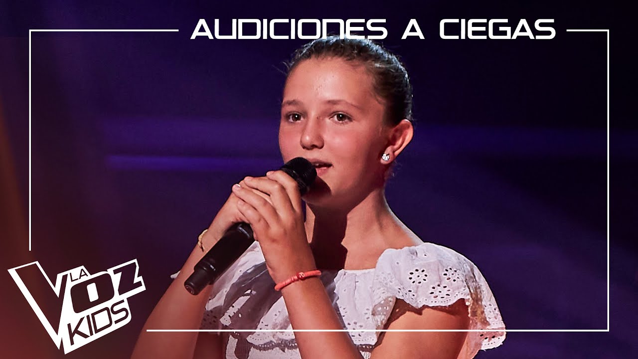 Lucía Campos canta 