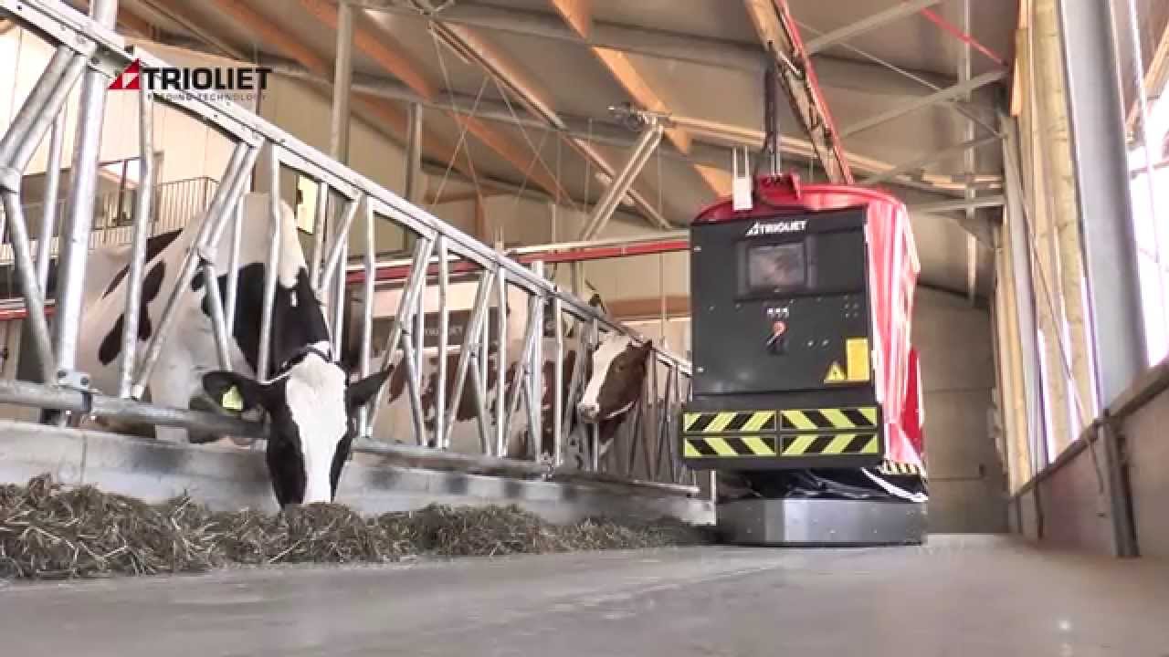 Triomatic T30 automatic feeding system with wheeled robot