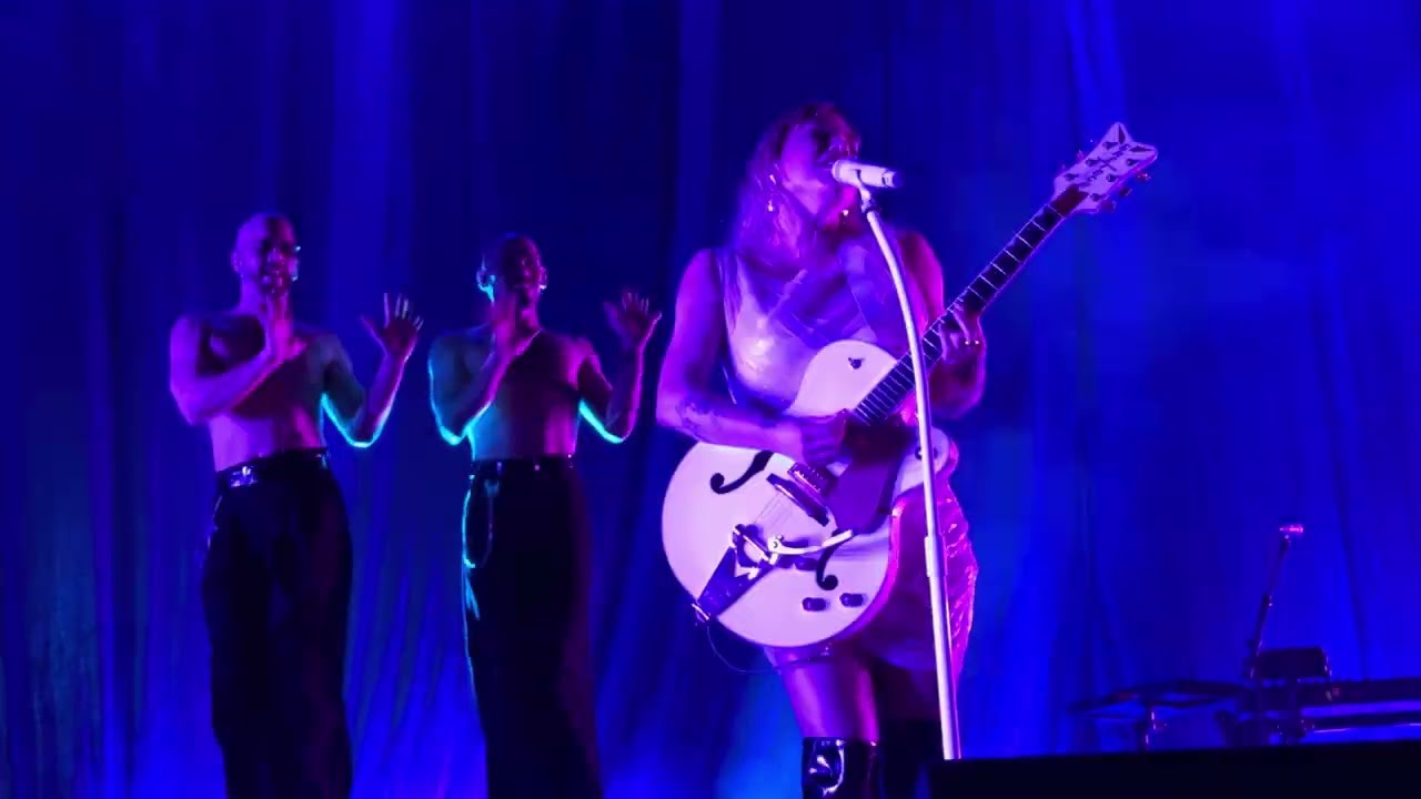 Kesha - Your Love Is My Drug (Live) 4K