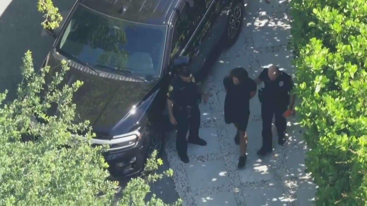 Man faces charges in stabbing of Miami postal worker, police say