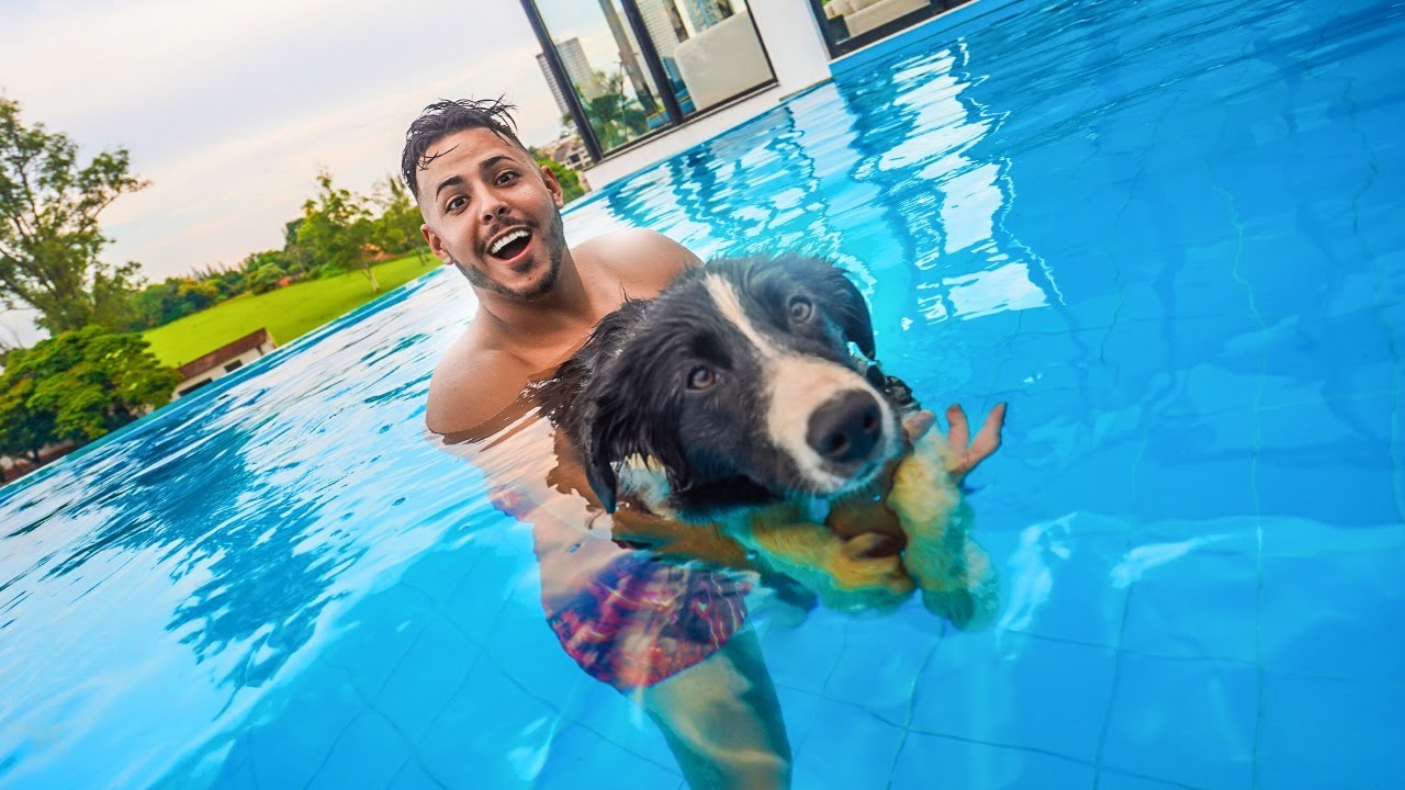 PRIMEIRA VEZ DA MINHA CACHORRINHA NADANDO NA PISCINA