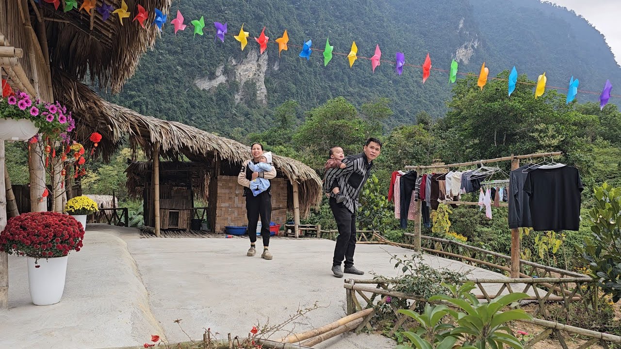 Overcoming difficulties and challenges: Le Thi Vui has had a happy love.