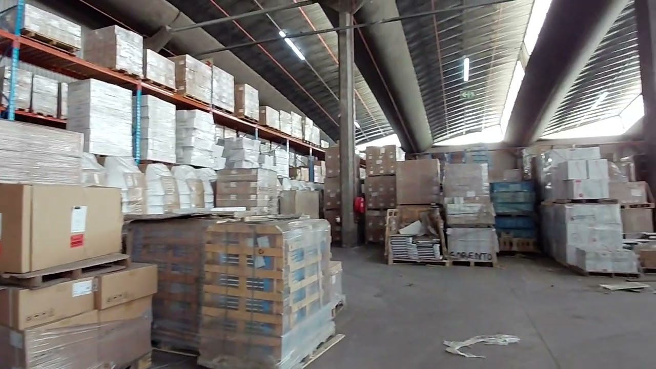 Discover this 5253m2 warehousing facility in Clayville.