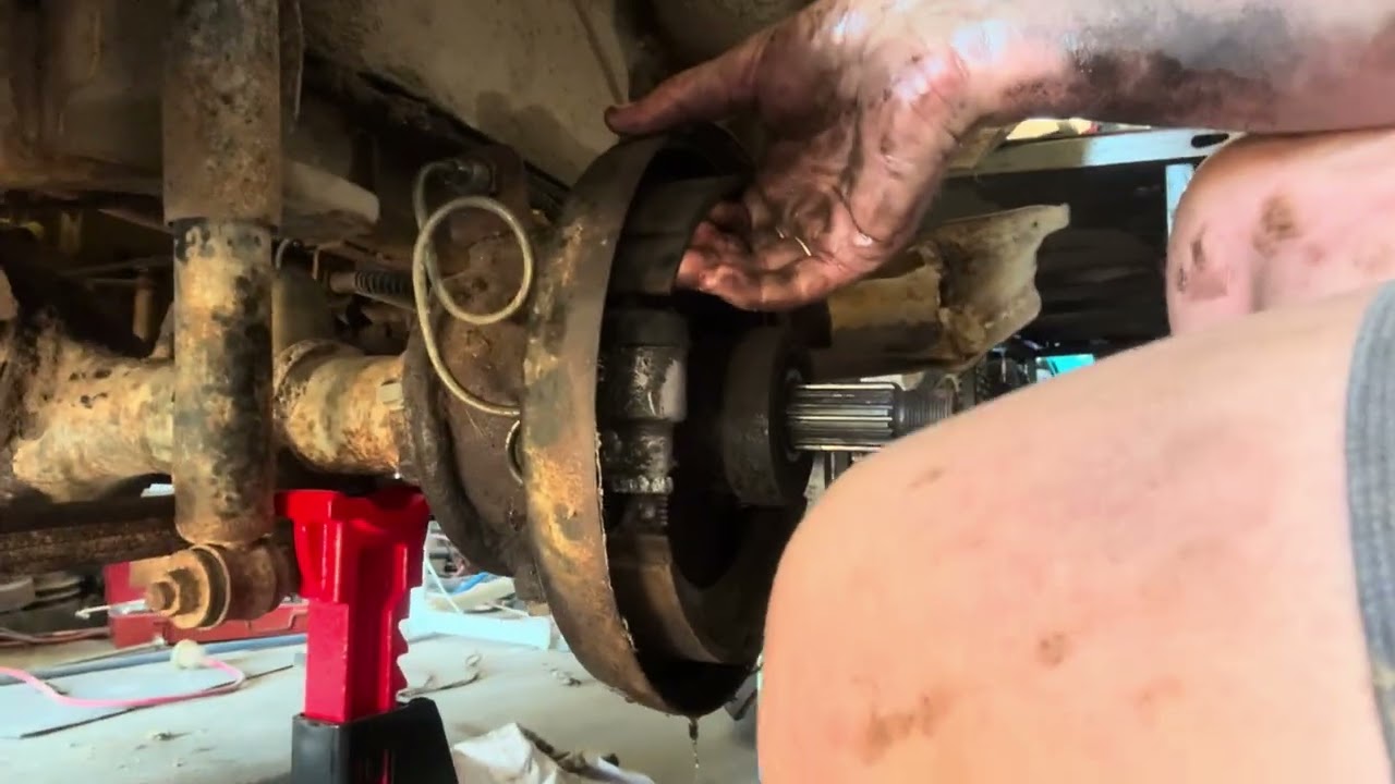 Project #3 -1975 Suzuki LJ50 replacing brakes @Havinacrack-07 