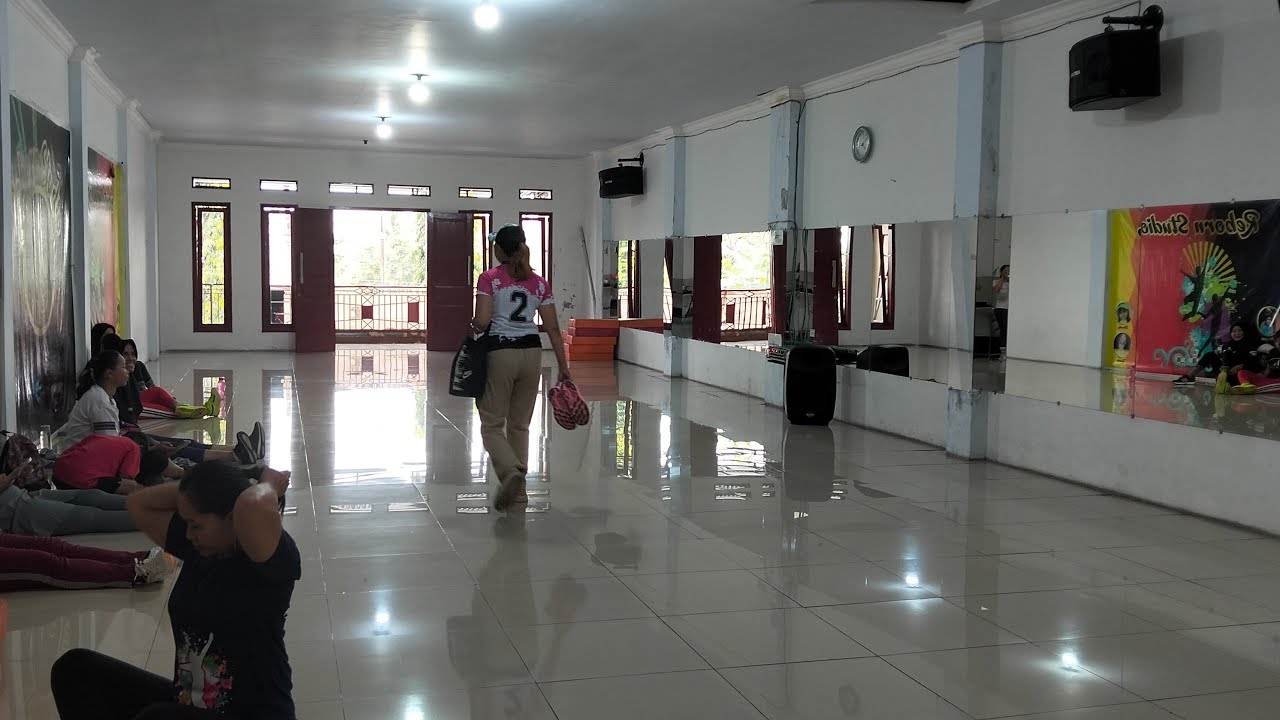 SENAM SORE AEROBIK  REBORN STUDIO