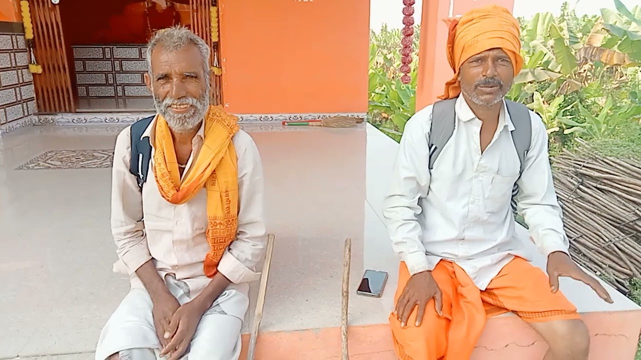 नर्मदा परिक्रमा में महाराष्ट्र के नासिक जिले के गांव गुर्जरखेड़ा से शेतकरी ओर दूध व्यवसाय कर रहेहैं 