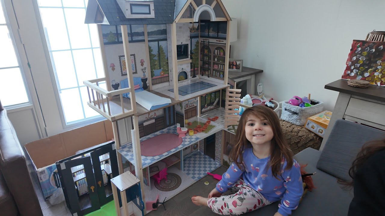 Building the GIANT Costco KidKraft Dollhouse (Too many parts!)