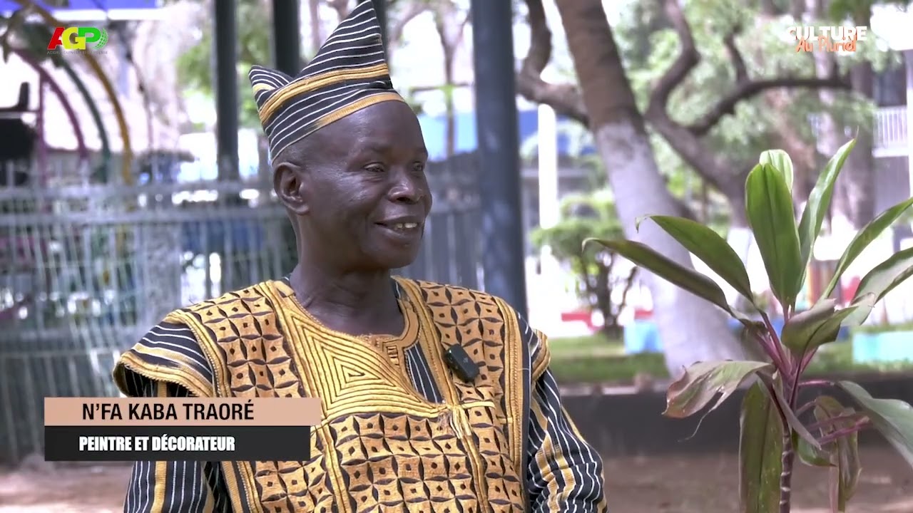 CULTURE AU PLURIEL RECOIT M.TRAORE ,PEINTRE ET DECORATEUR POUR PARLER DE SES DEBUTS DANS LA PEINTURE