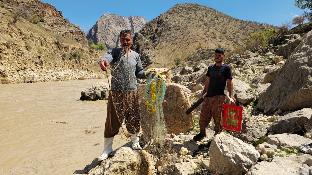 Nomadic Life: 🎣🌊Fishing in the Muddy River of Khersan | Daily Nomadic Life in the Mountains⛰️