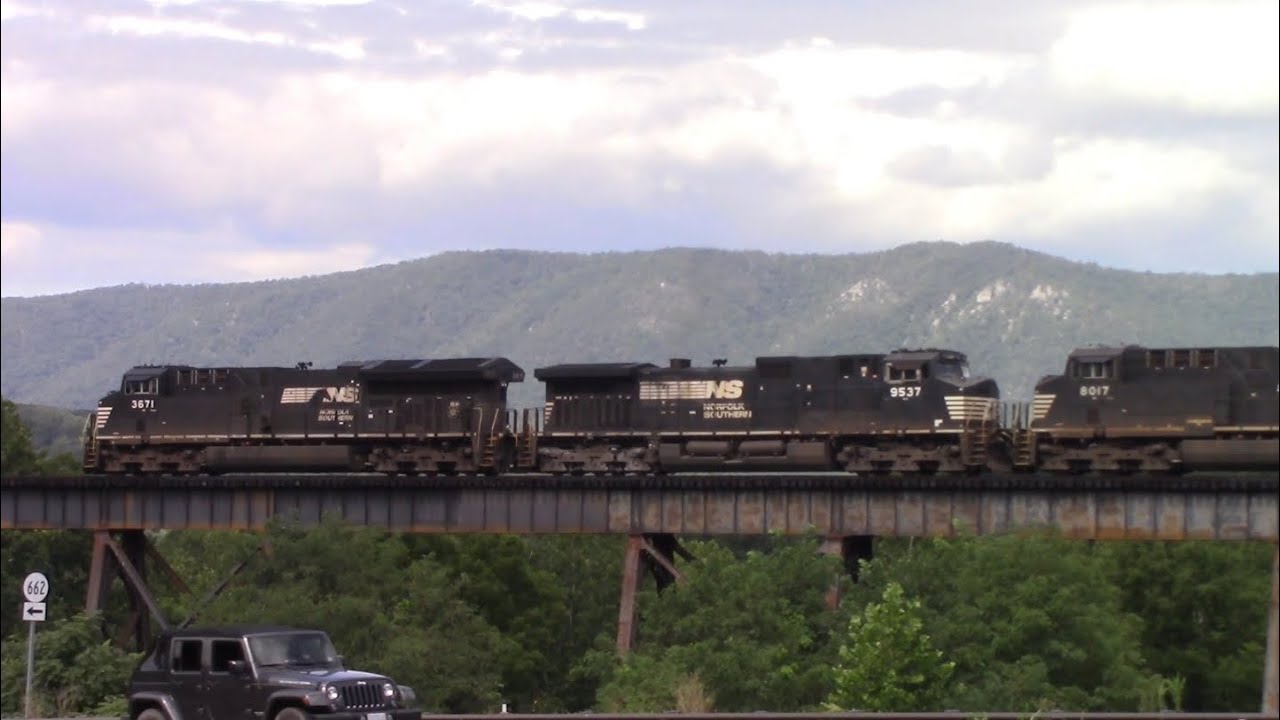 A weekend in the valley On the H-Line and the B-Line four trains and Union Pacific forged power