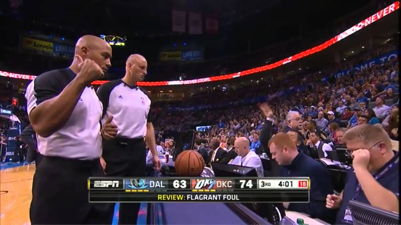 Vince Carter elbows Steven Adams. Gets ejected. Adams: UNFAZED!