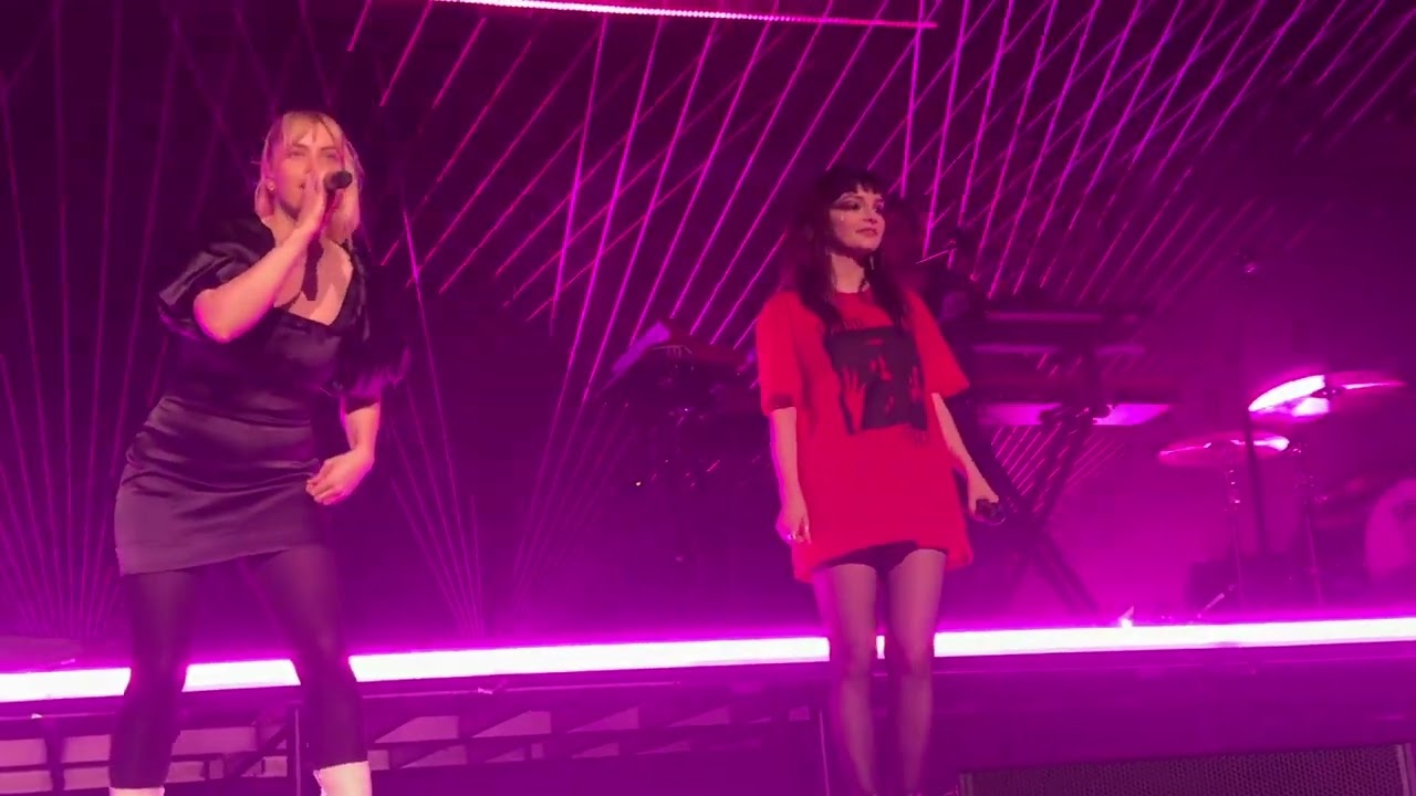 London Grammar & Lauren Mayberry - Lose Your Head (Manchester)