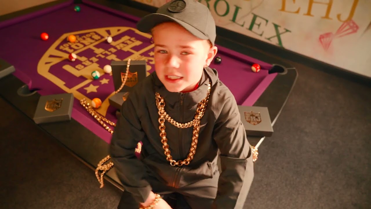 Mc Mckinley - Flying High [Music Video]