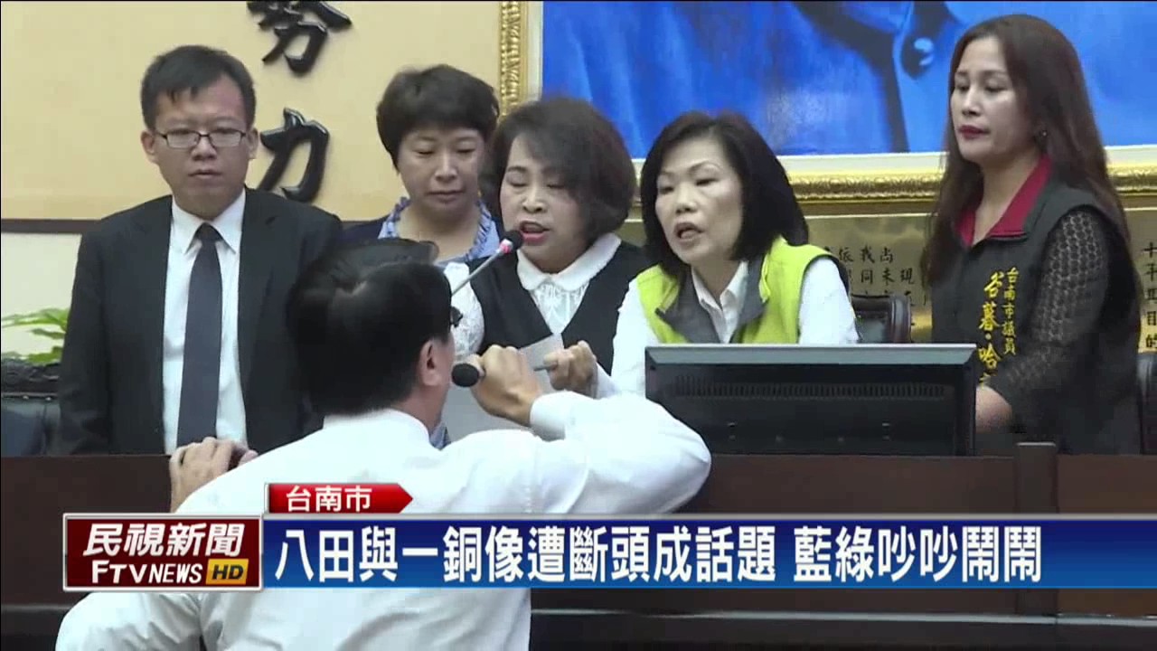 謝龍介坐賴清德旁 綠營議員不滿狂酸－民視新聞
