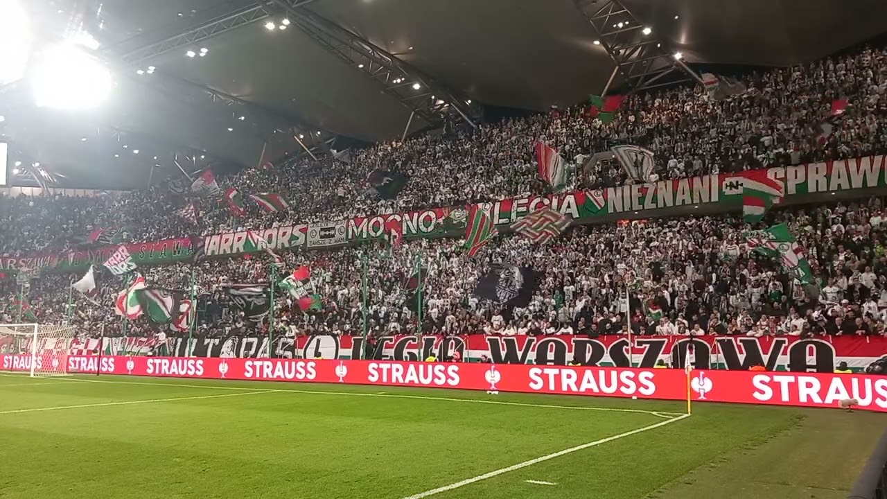 Doping kibiców Legii na meczu ze Zrinjskim