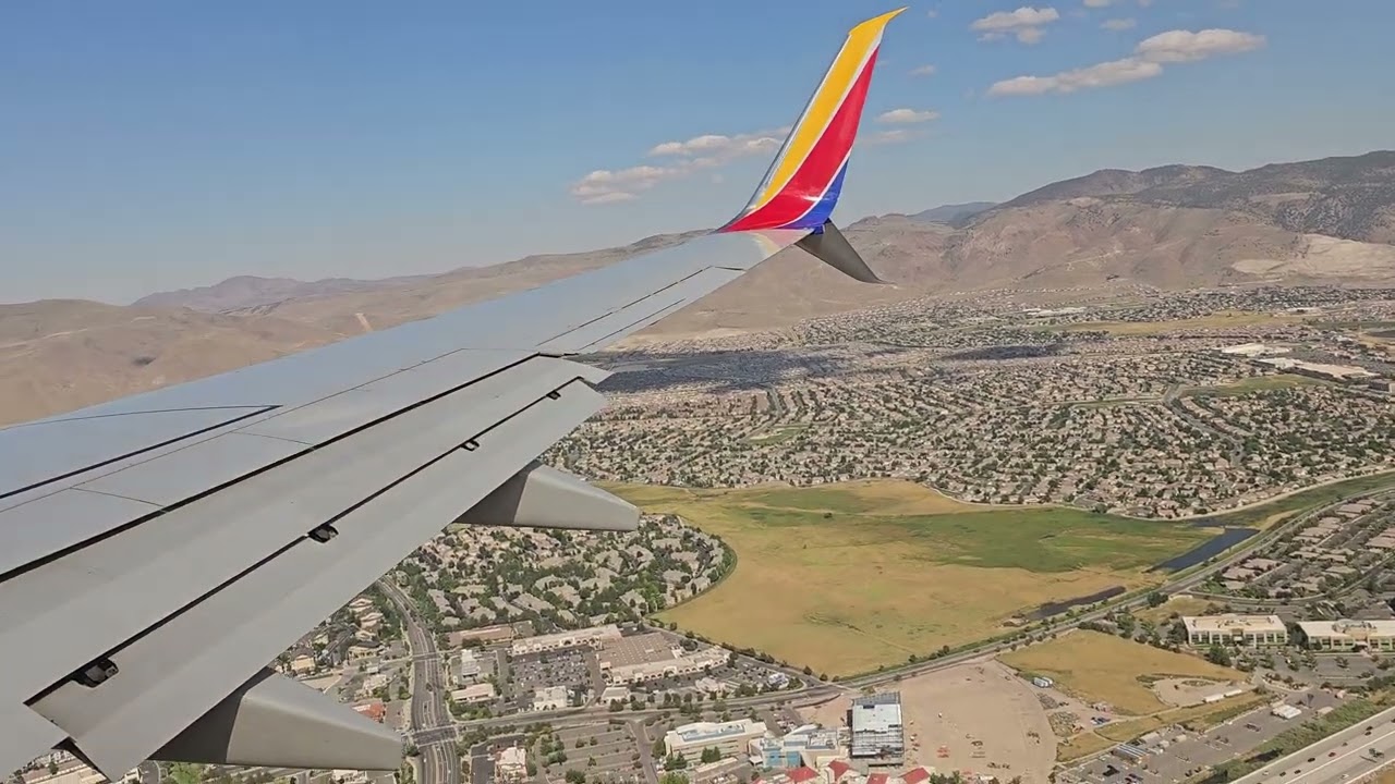 Southwest Airlines Boeing 737-700 Landing - Reno-Tahoe International Airport