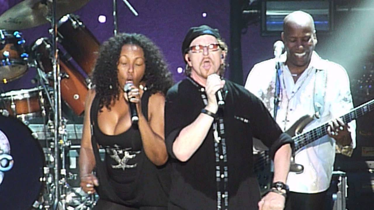 TOTO - Hold The Line (Live Tours)
