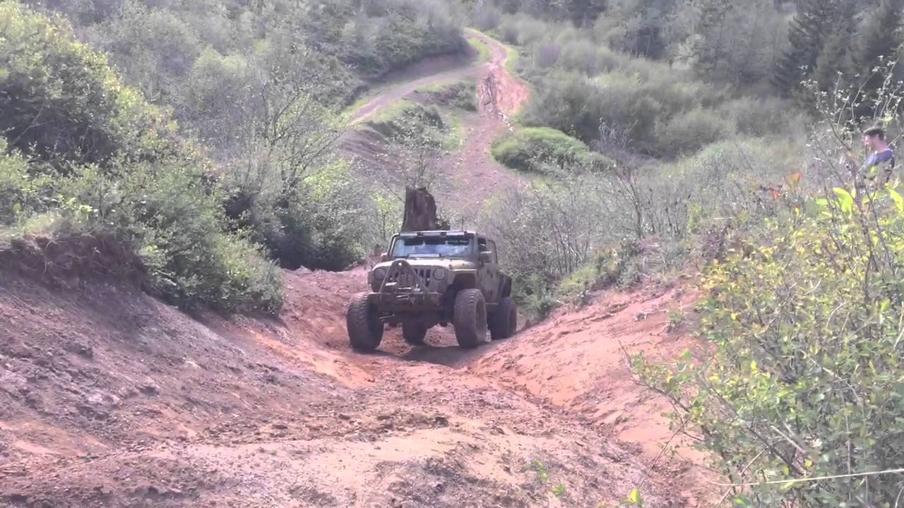 Supercharged Jeep Wrangler hill climb