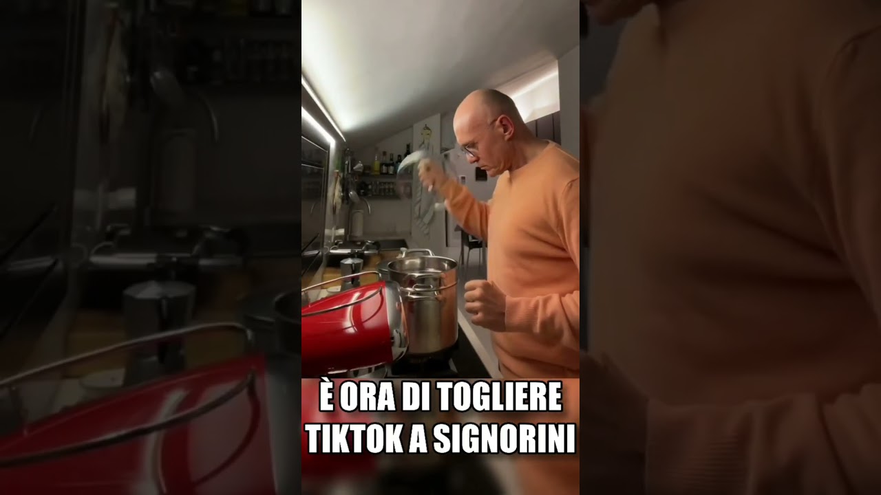 Alfonso Signorini e Tik Tok: fermatelooooo