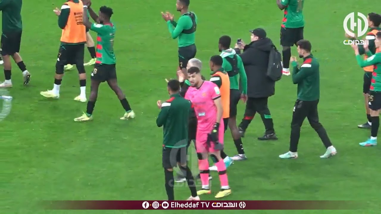 شــاهد.. لاعبو المولودية يحيون الجماهير التي ساندتهم بقوة أمام خنشلة