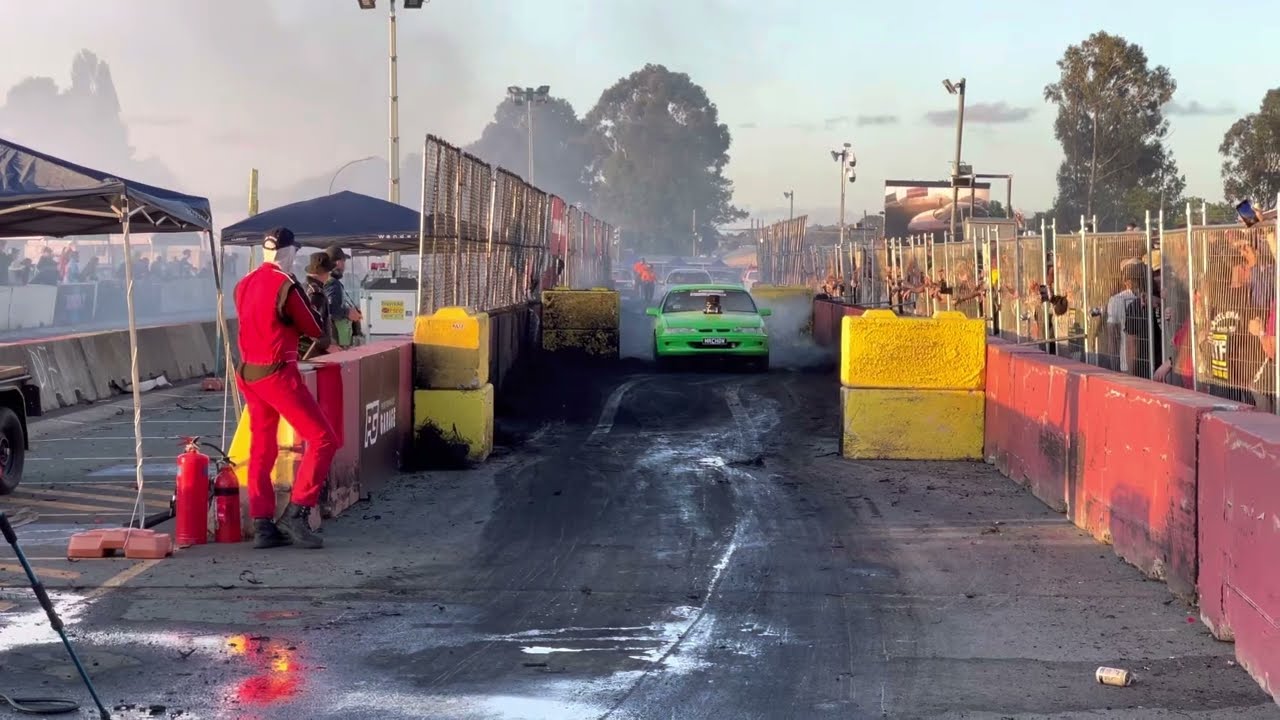 MRCHOW lost in smoke on Skid Row at Summernats 35