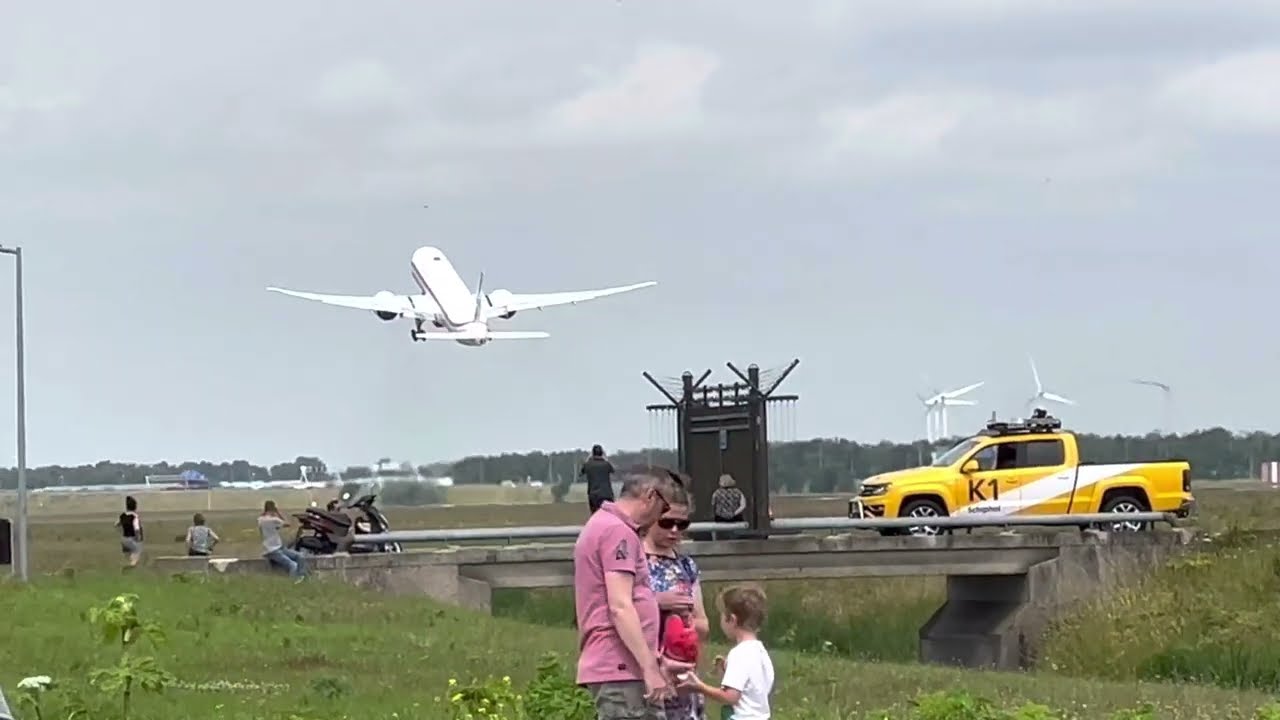 9x BIG Planes Taking off and Taxi at Amsterdam Airport