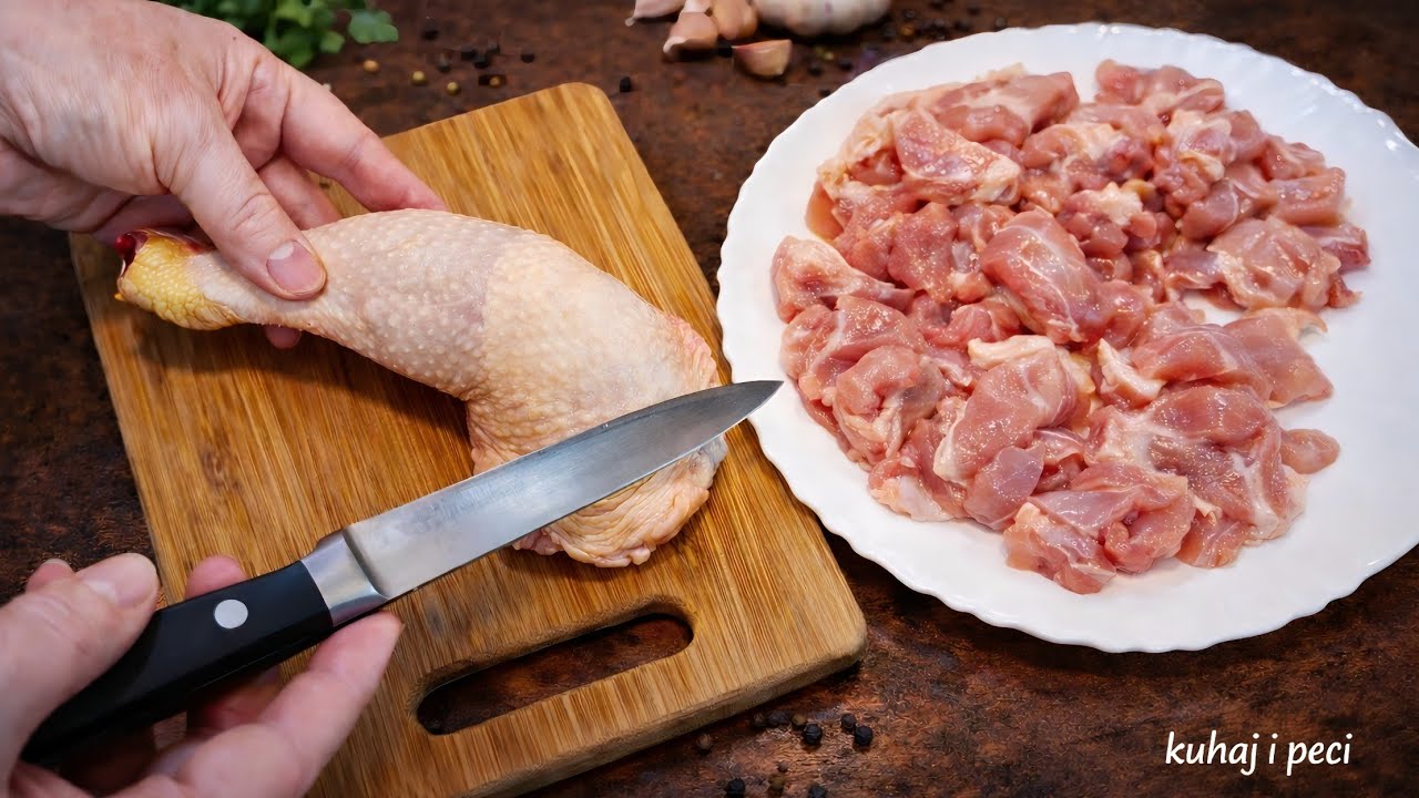 Самый простой способ удалить кости из куриной голени — это обвалять ее. ❗