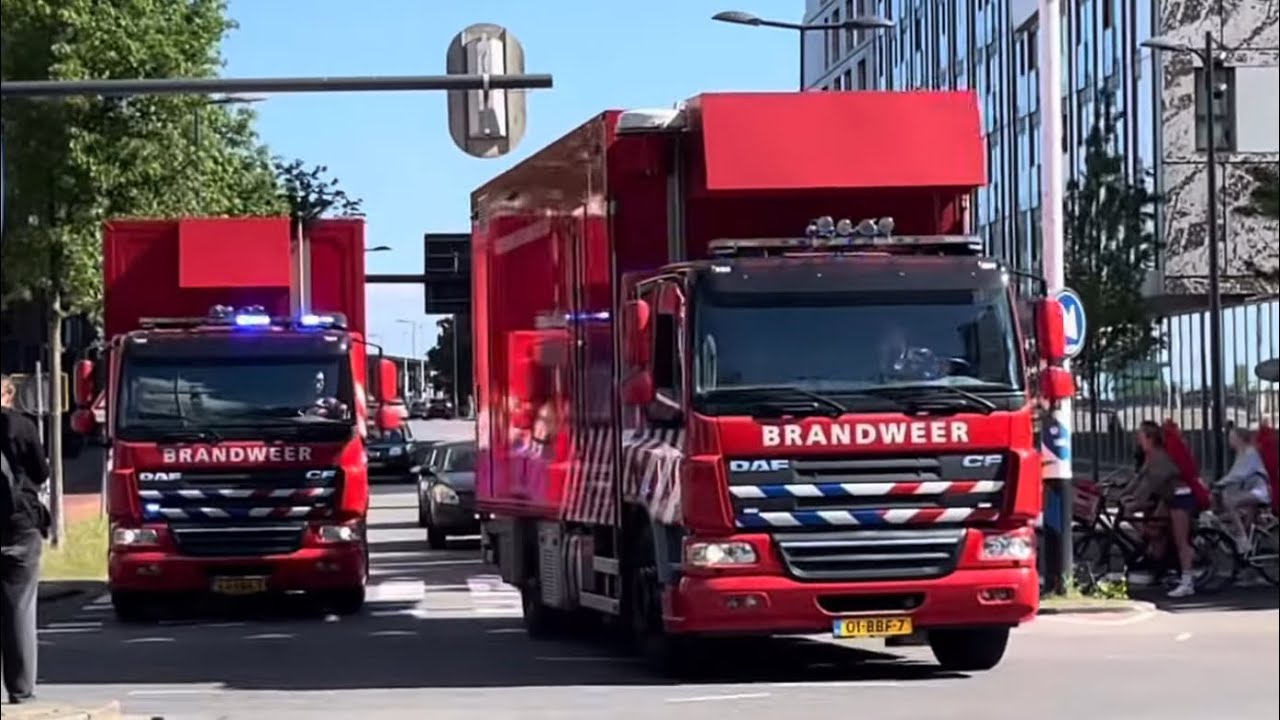 Zeer veel hulpdiensten met spoed naar een aanrijding met persoon op treinstation Rotterdam Blaak!