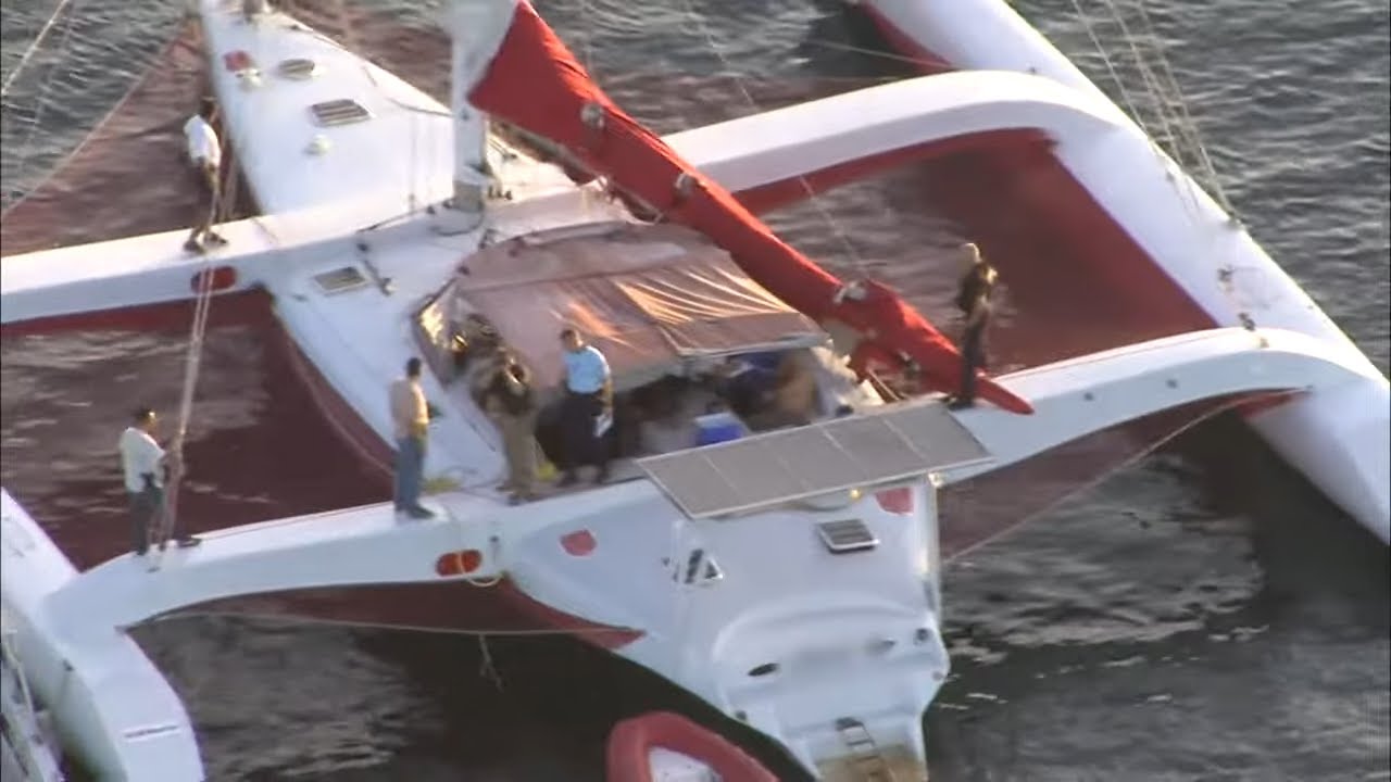 Tranquille sur son catamaran, les gendarmes débarquent en hélico pour l'arrêter