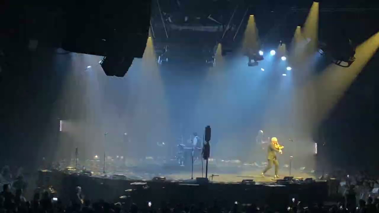 @louiseattaqueofficiel - Ton invitation