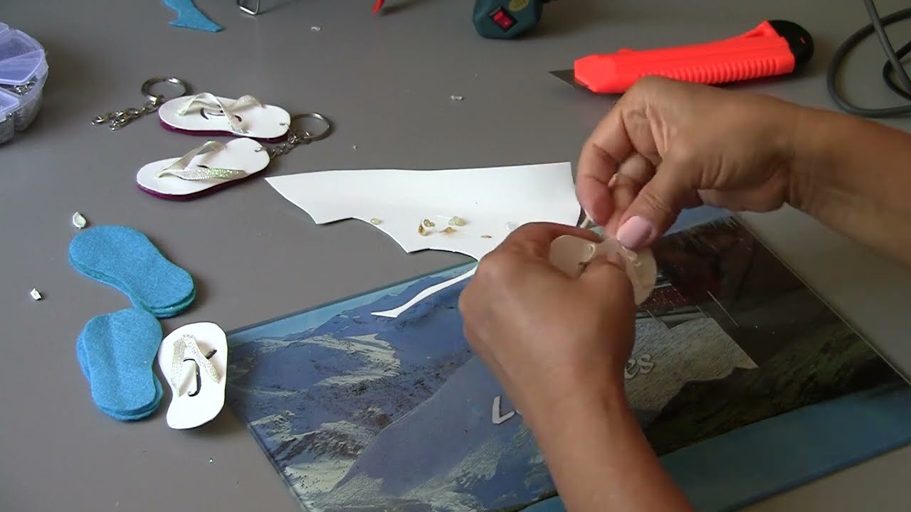 DIY - CHAVEIRO MINI CHINELO  RECICLANDO   garrafas  de sabão