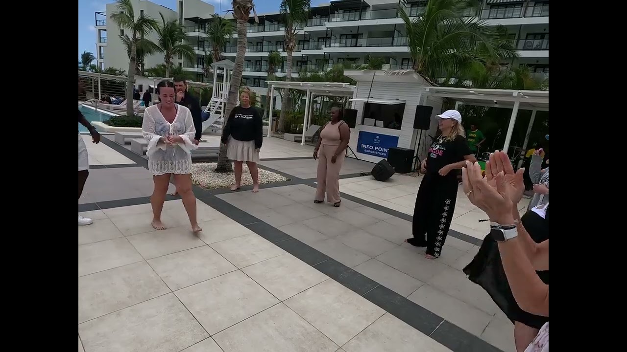 MERY BAILANDO EN LA PISCINA 2026