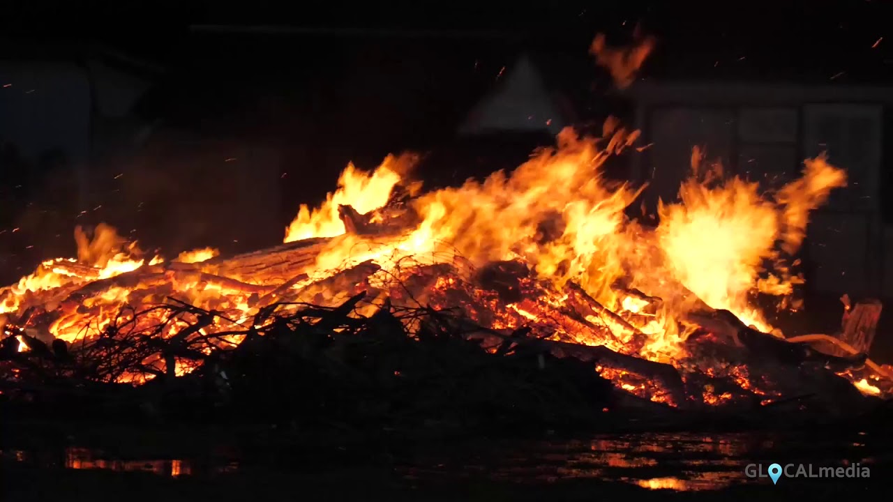 Buitenbrand loopt uit de hand op Texel, waterscherm voorkomt overslag naar dierentuin * 01-03-2021