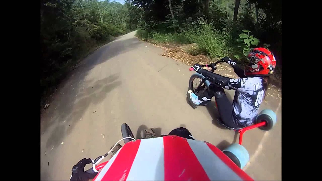 Thais descendo de trike!!!