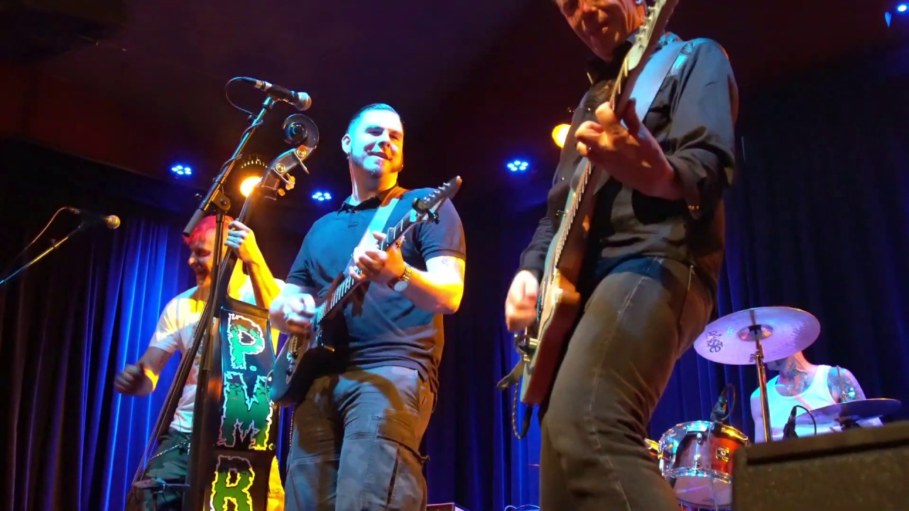 28 Spline  -  I&acute;m a man (live in Roadrunners)